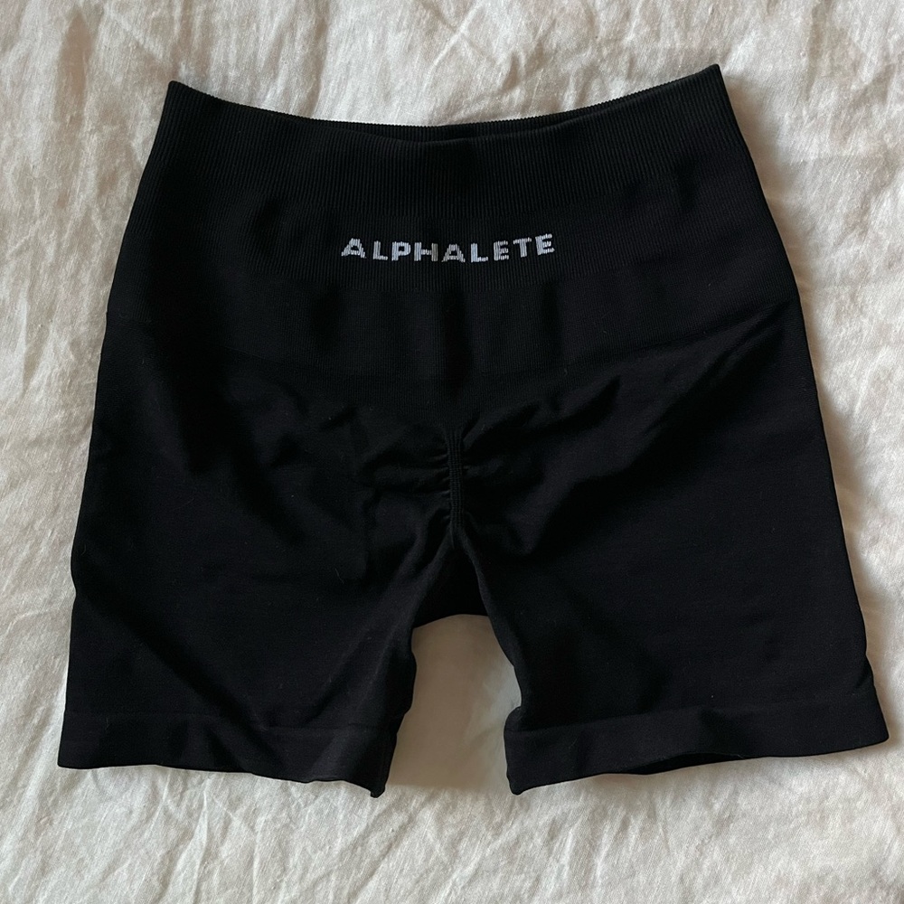 NWT Alphalete Women’s Amplify Short 4.5” — Black